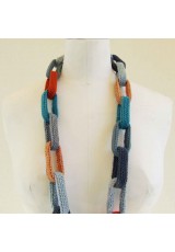 Collier chaîne, anneaux crocheté, bleus et orange
